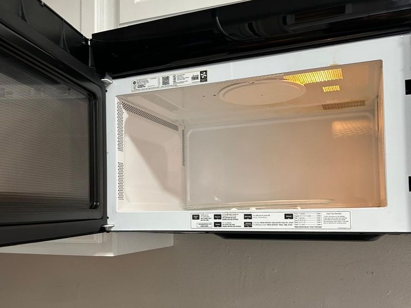 Microwave after cleaning